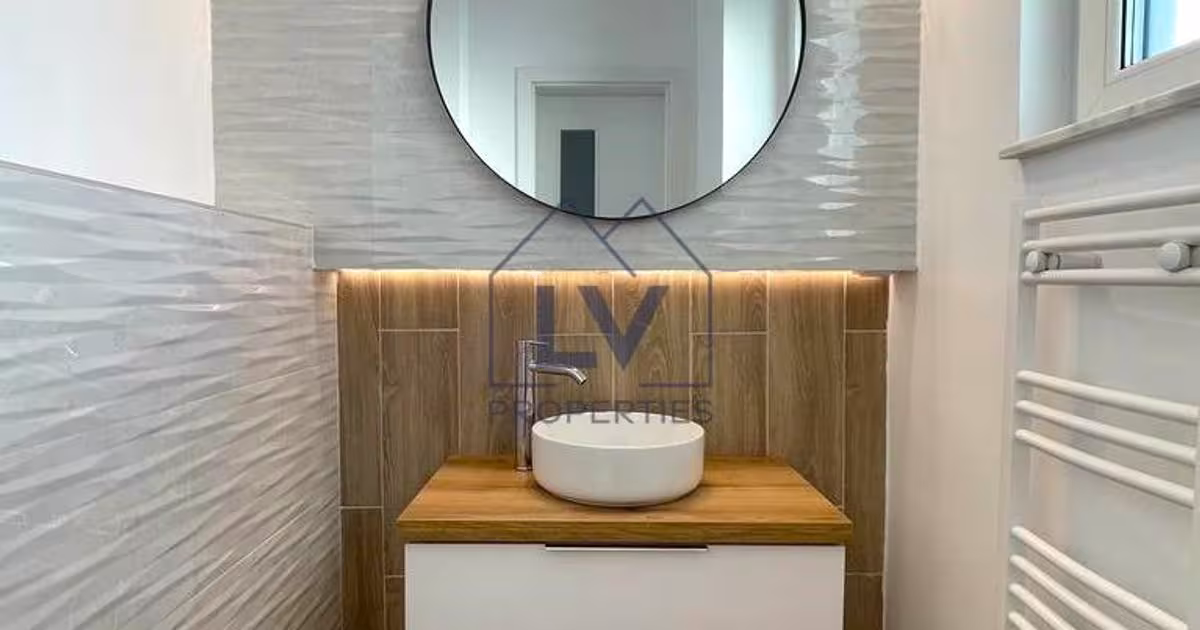 Apartament semidecomandat cu 7 camere în zona P-ța Victoriei, Ultracentral