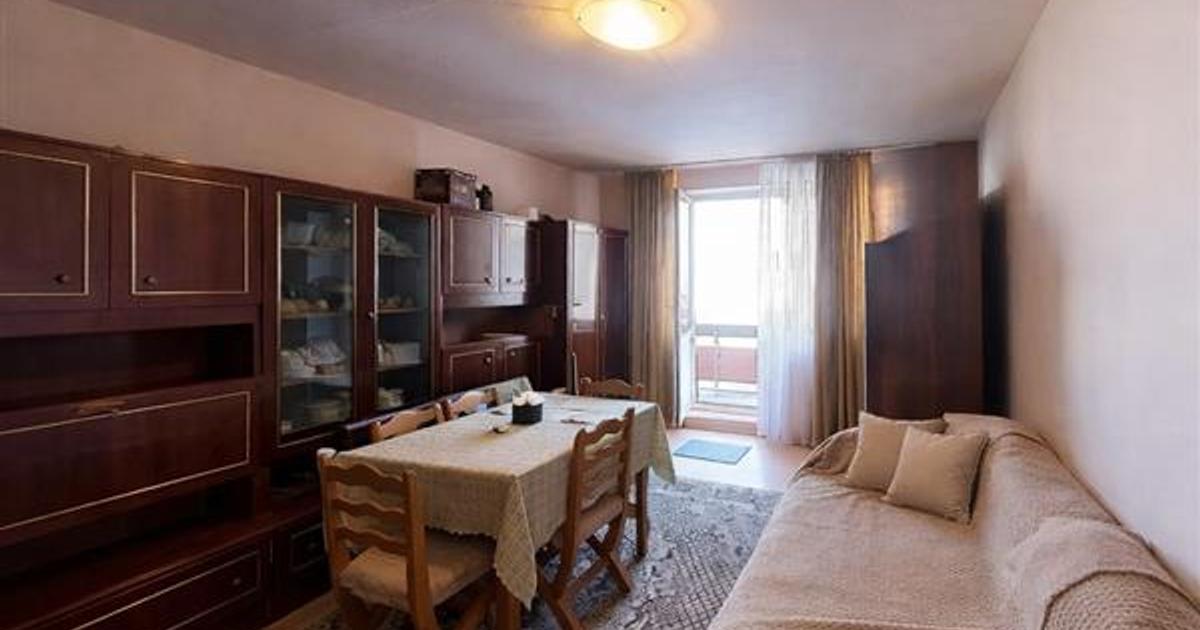 Apartament decomandat cu 4 camere în Acățari