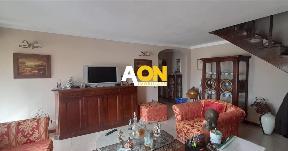 Apartament decomandat cu 3 camere în zona Central, Alba Iulia