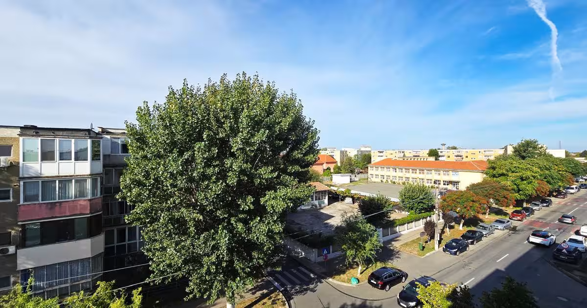 Apartament decomandat cu 3 camere în zona Aurel Vlaicu, Arad
