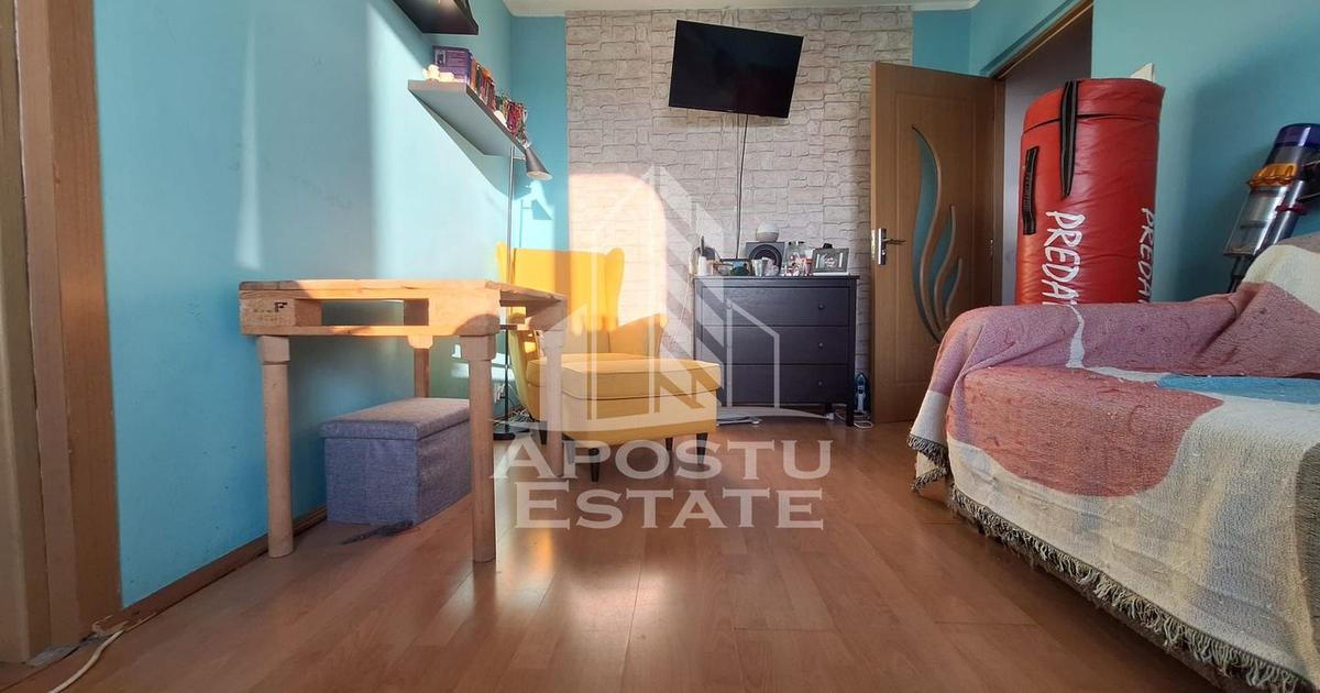 Apartament semidecomandat cu 2 camere în zona Aurel Vlaicu, Arad