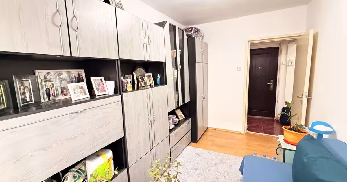 Apartament decomandat cu 3 camere în zona Aurel Vlaicu, Arad