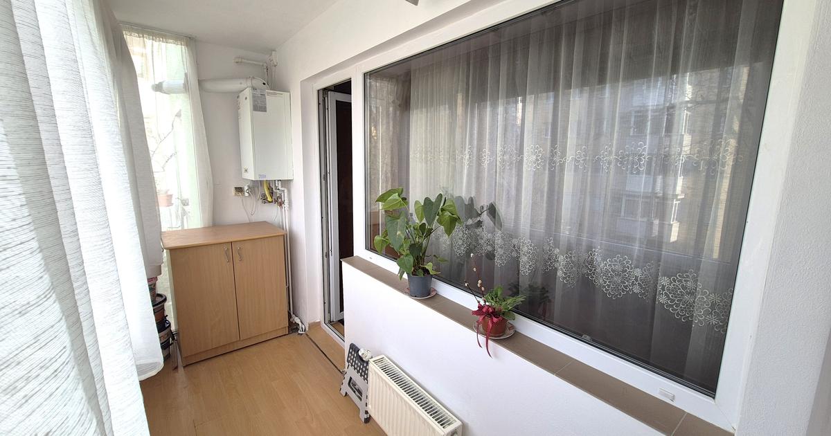 Apartament decomandat cu 3 camere în zona Aurel Vlaicu, Arad