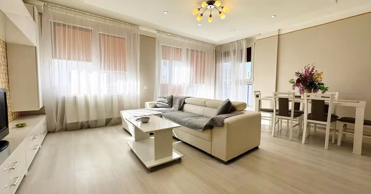 Apartament decomandat cu 3 camere în zona Banu Mărăcine, Arad