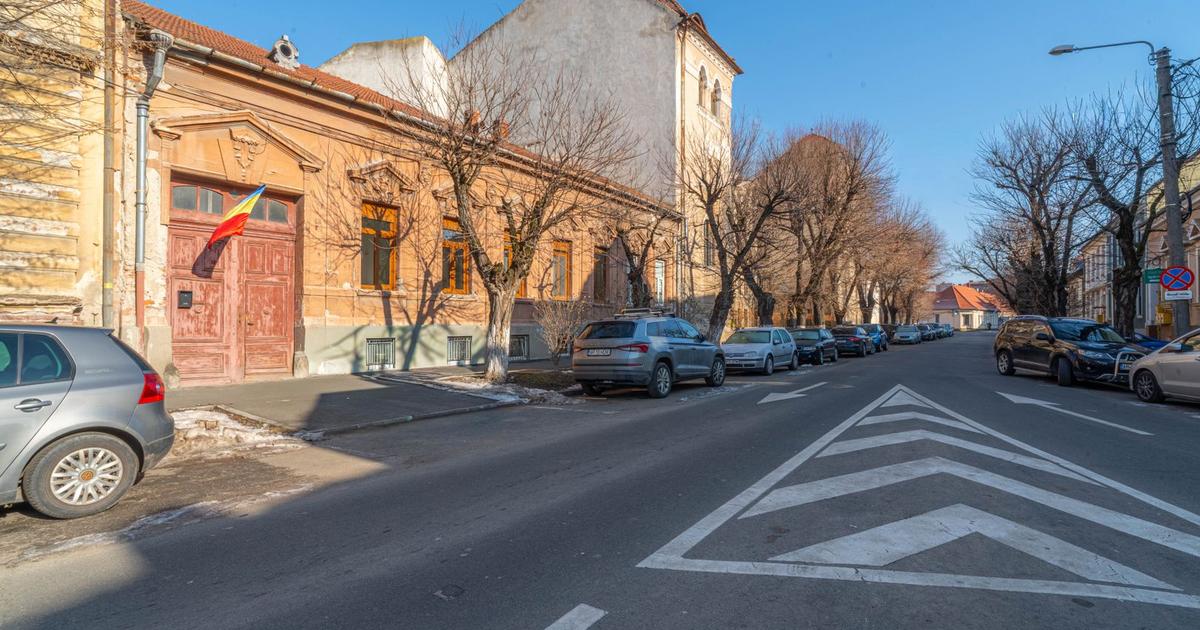 Apartament semidecomandat cu 2 camere în zona Central, Arad