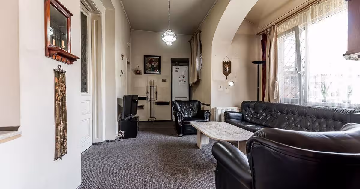 Apartament semidecomandat cu 5 camere în zona Central, Arad