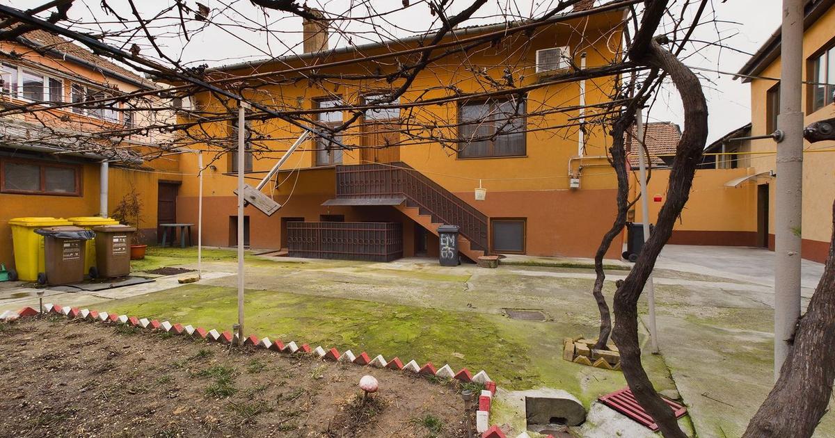 Apartament semidecomandat cu 4 camere în zona Central, Arad