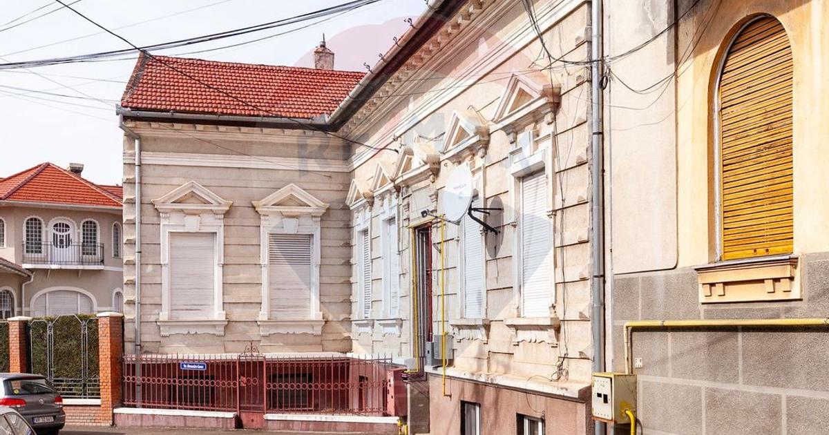 Apartament semidecomandat cu 4 camere în zona Central, Arad