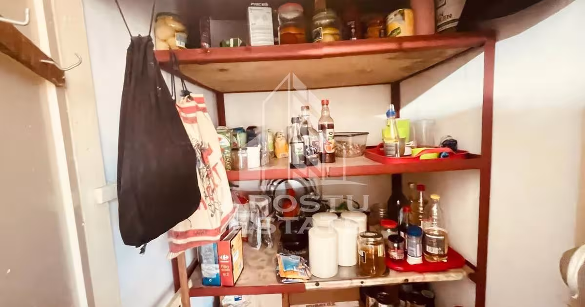 Apartament semidecomandat cu 2 camere în zona Confecții, Arad