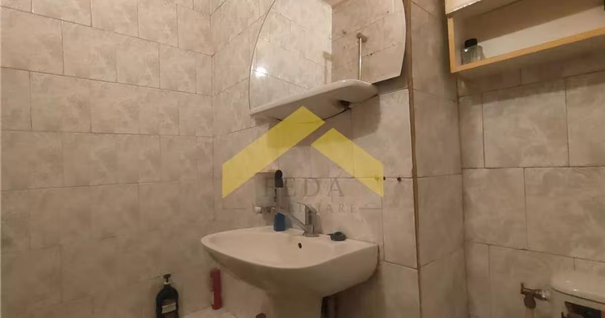 Apartament semidecomandat cu 2 camere în zona Fortuna, Arad