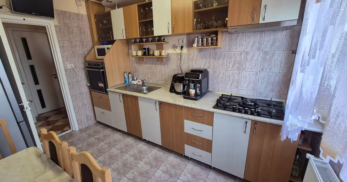Apartament semidecomandat cu 4 camere în zona Micălaca, Arad