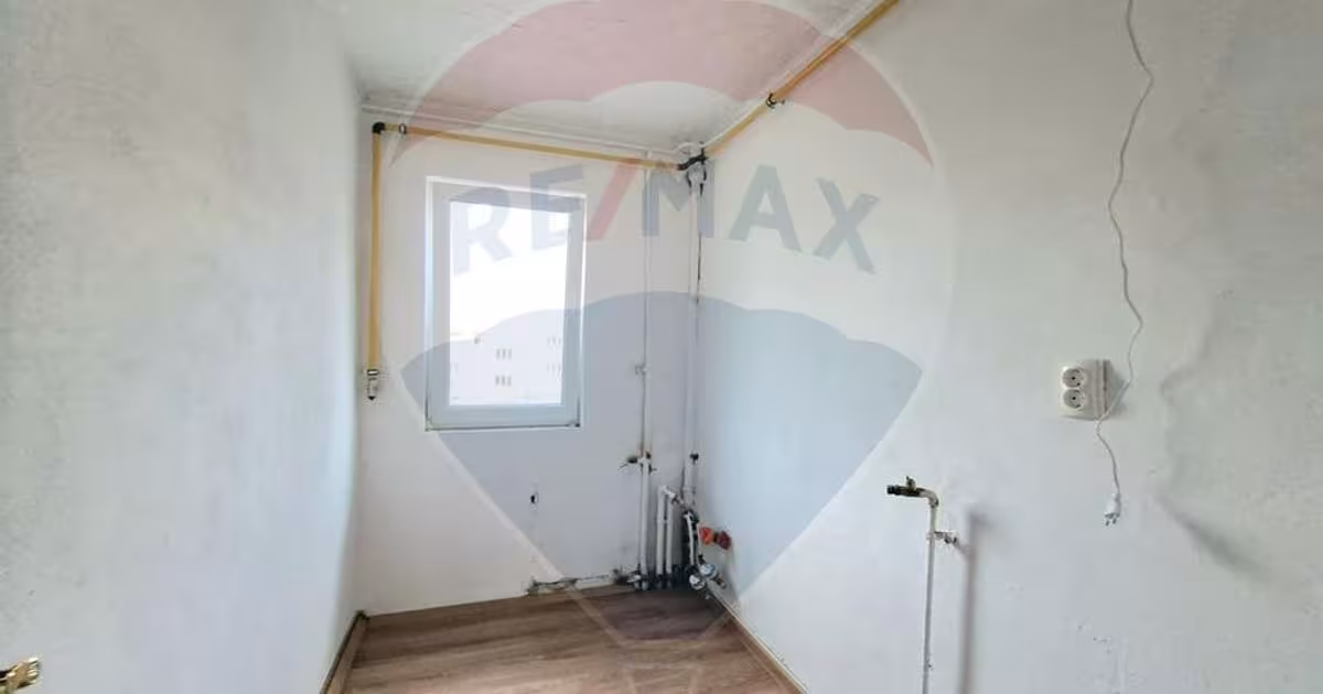 Apartament semidecomandat cu 3 camere în zona Romanilor, Arad