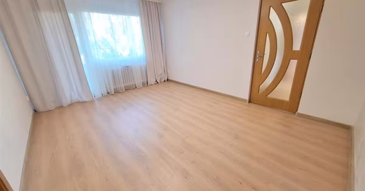 Apartament semidecomandat cu 3 camere în zona 9 Mai, Bacău