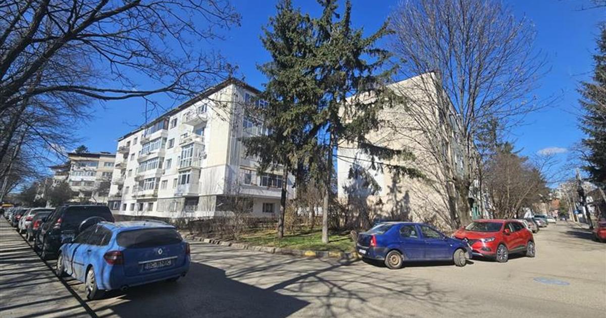 Apartament decomandat cu 3 camere în zona Central, Bacău