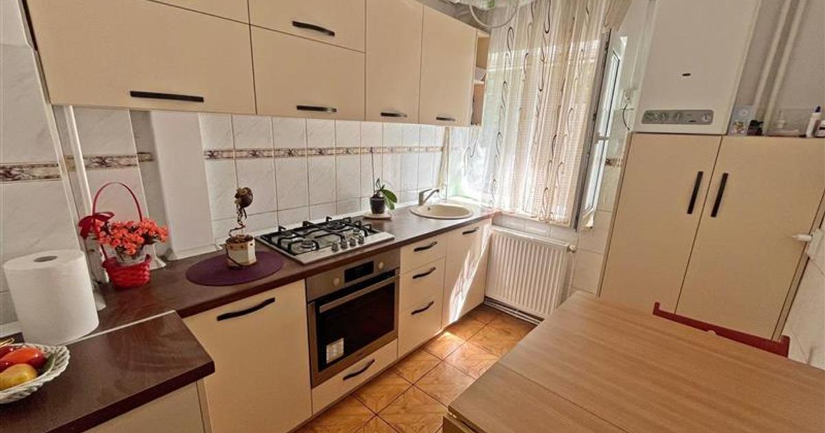 Apartament decomandat cu 2 camere în zona Central, Bacău