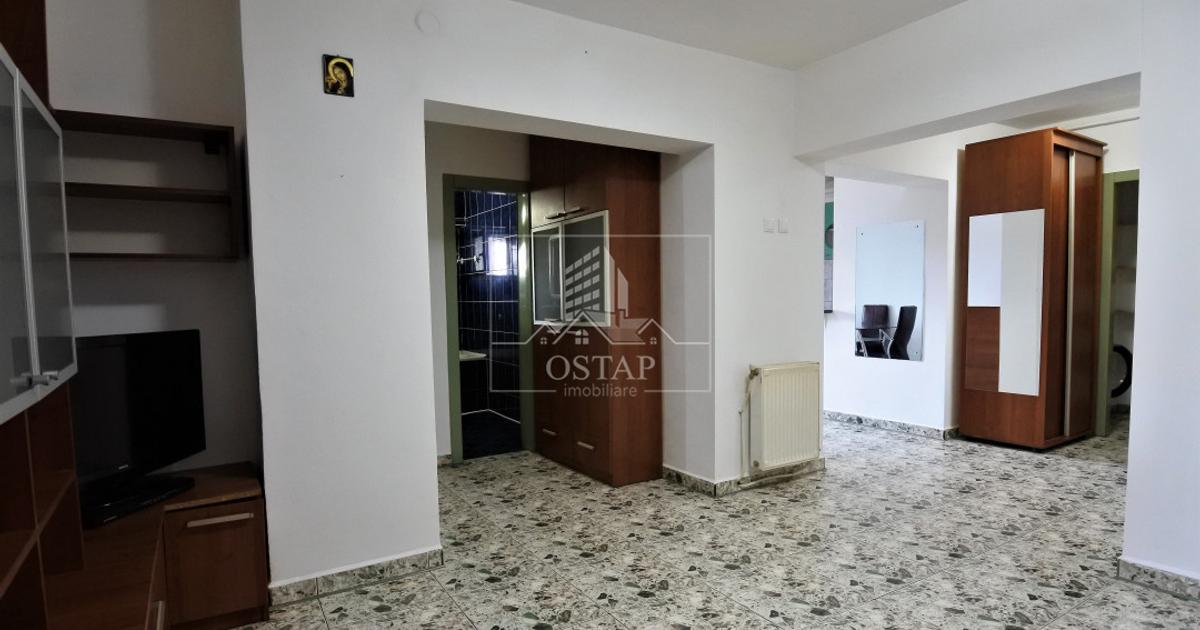 Apartament decomandat cu 3 camere în zona Central, Bacău