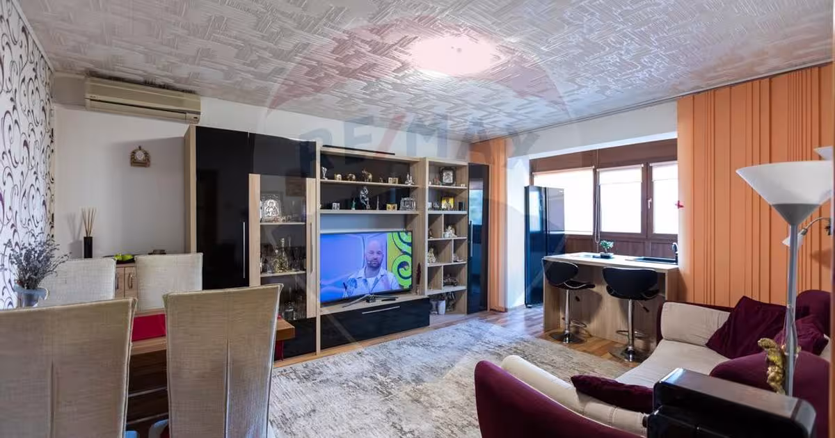 Apartament decomandat cu 4 camere în zona Central, Bacău