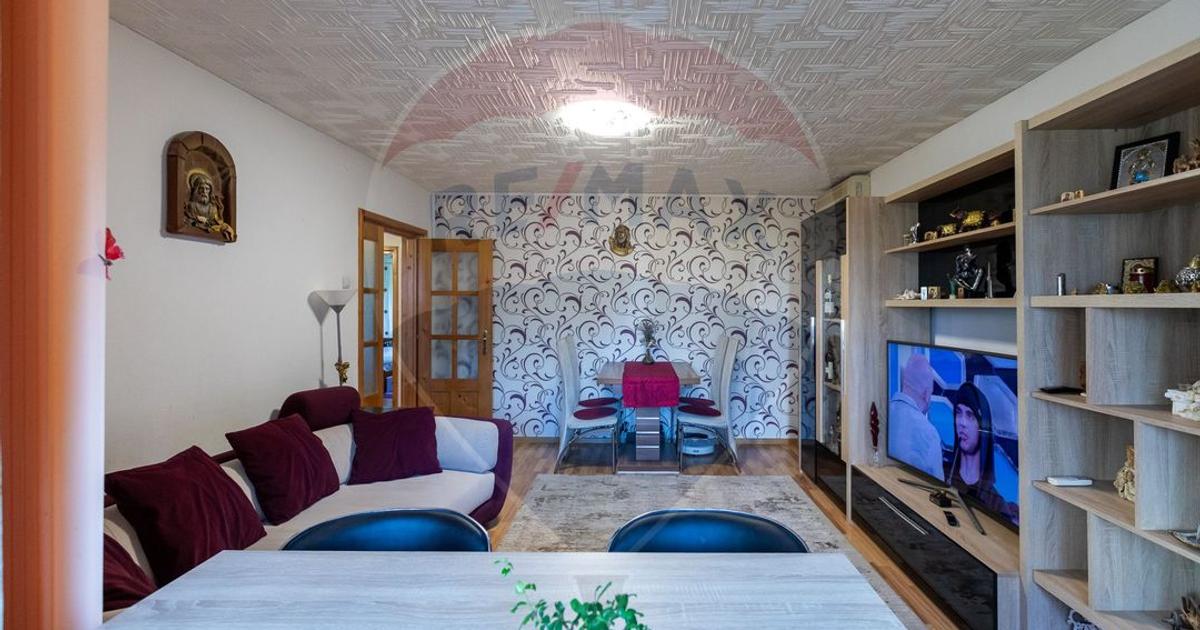 Apartament decomandat cu 4 camere în zona Central, Bacău