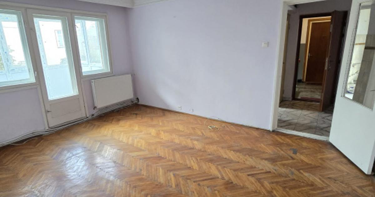 Apartament semidecomandat cu 3 camere în zona Mioriței, Bacău