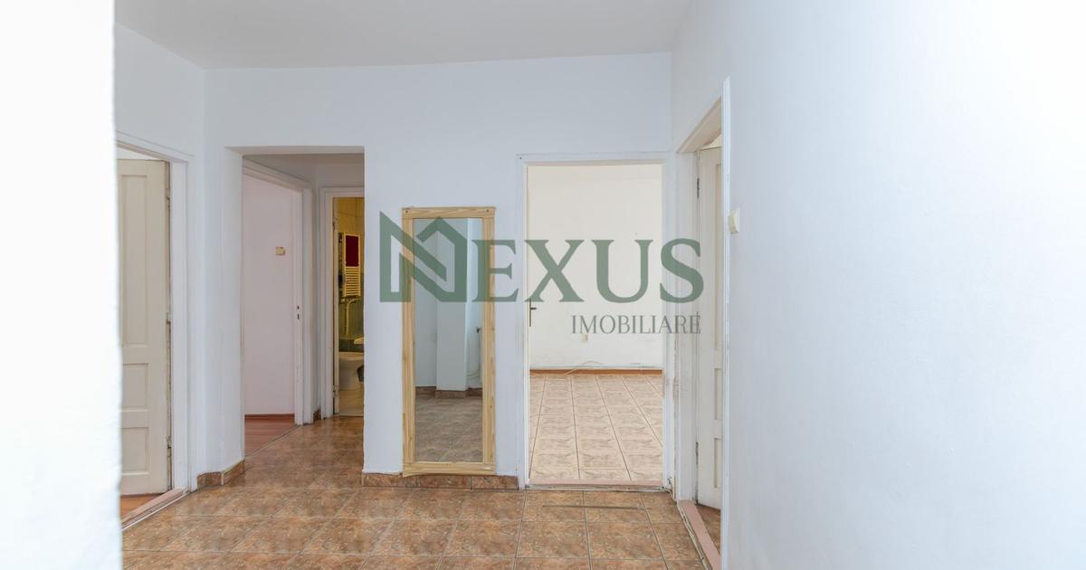 Apartament decomandat cu 3 camere în zona Narcisa, Bacău
