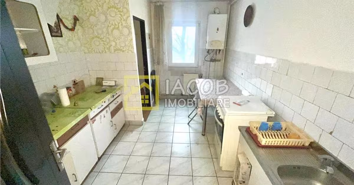 Apartament decomandat cu 4 camere în zona Narcisa, Bacău