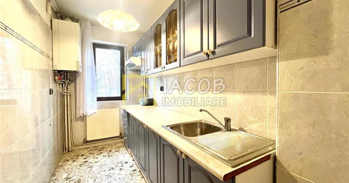 Apartament decomandat cu 3 camere în zona Narcisa, Bacău