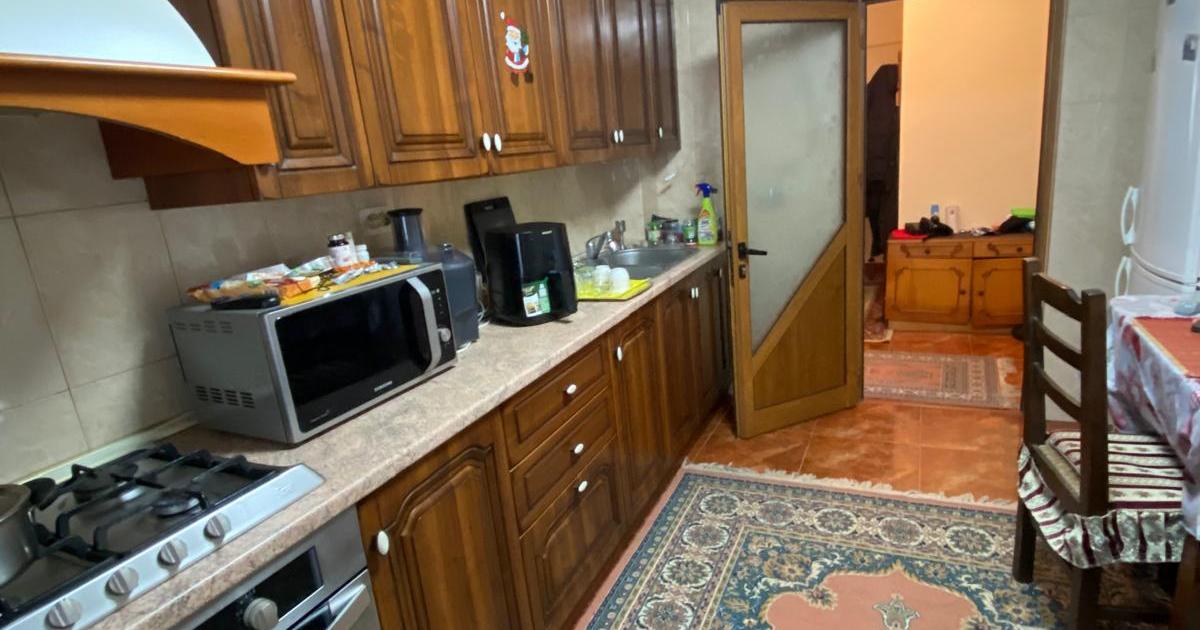 Apartament decomandat cu 3 camere în zona Nord, Bacău