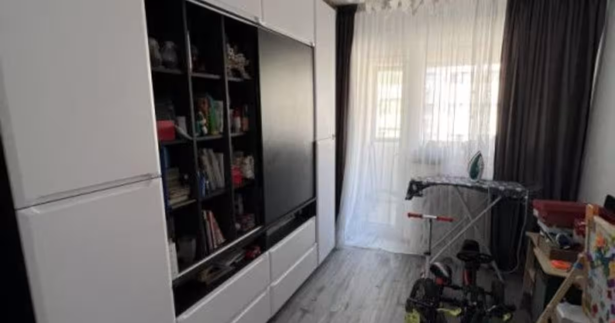 Apartament decomandat cu 3 camere în zona Nord, Bacău
