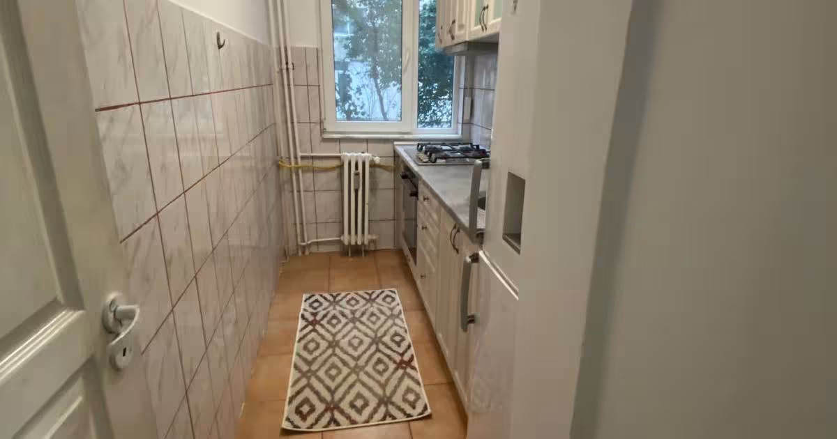 Apartament decomandat cu 3 camere în zona Orizont, Bacău