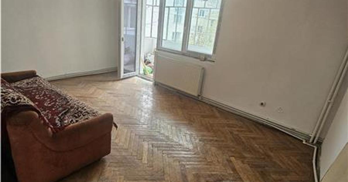 Apartament decomandat cu 3 camere în zona Orizont, Bacău