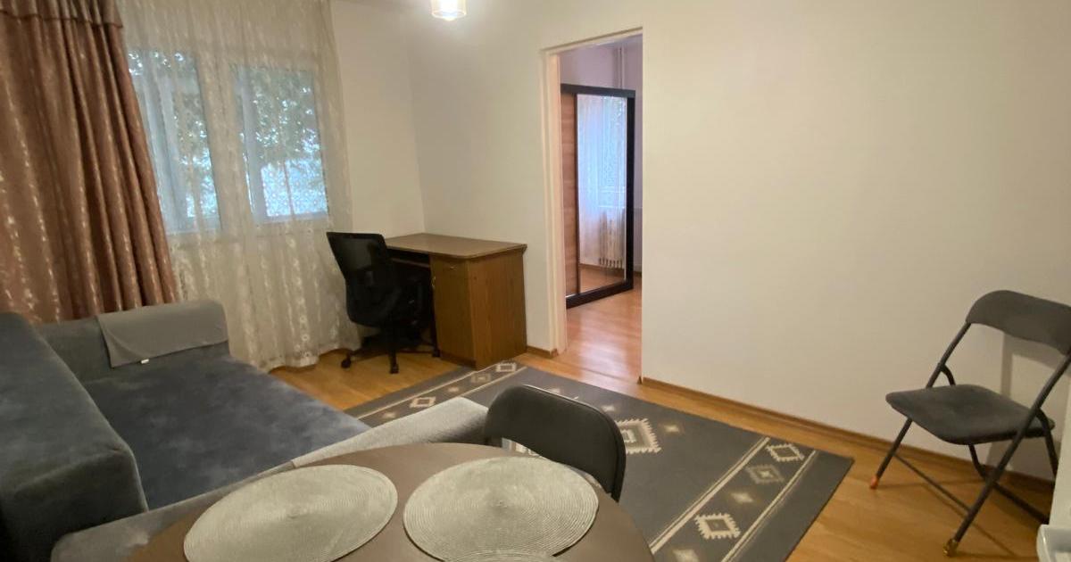 Apartament semidecomandat cu 3 camere în zona Orizont, Bacău