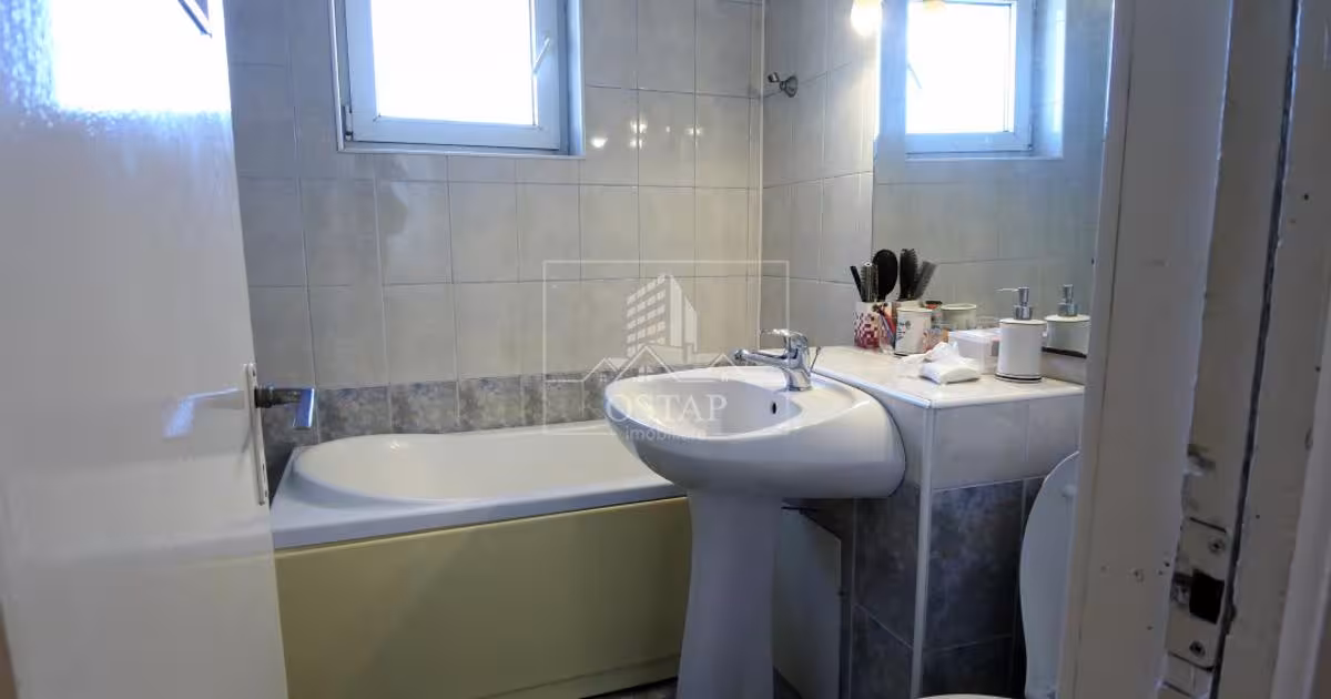 Apartament decomandat cu 4 camere în zona Republicii, Bacău