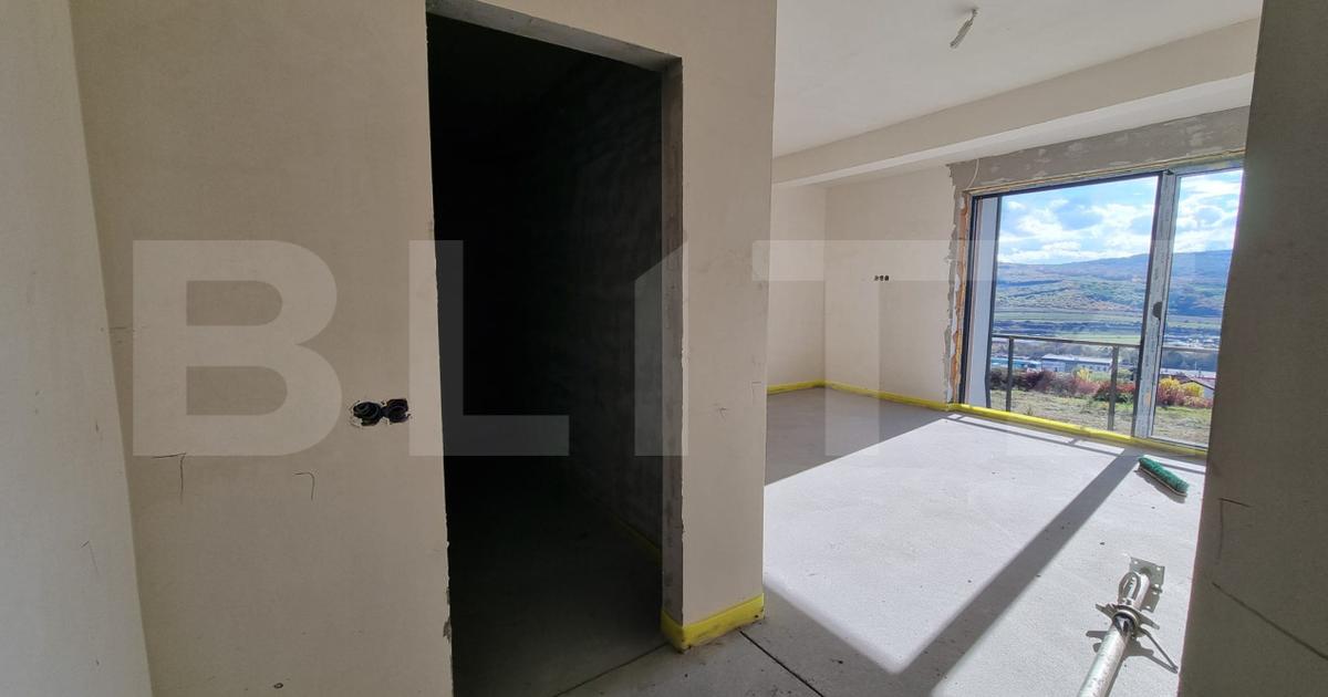 Apartament semidecomandat cu 3 camere în Baciu