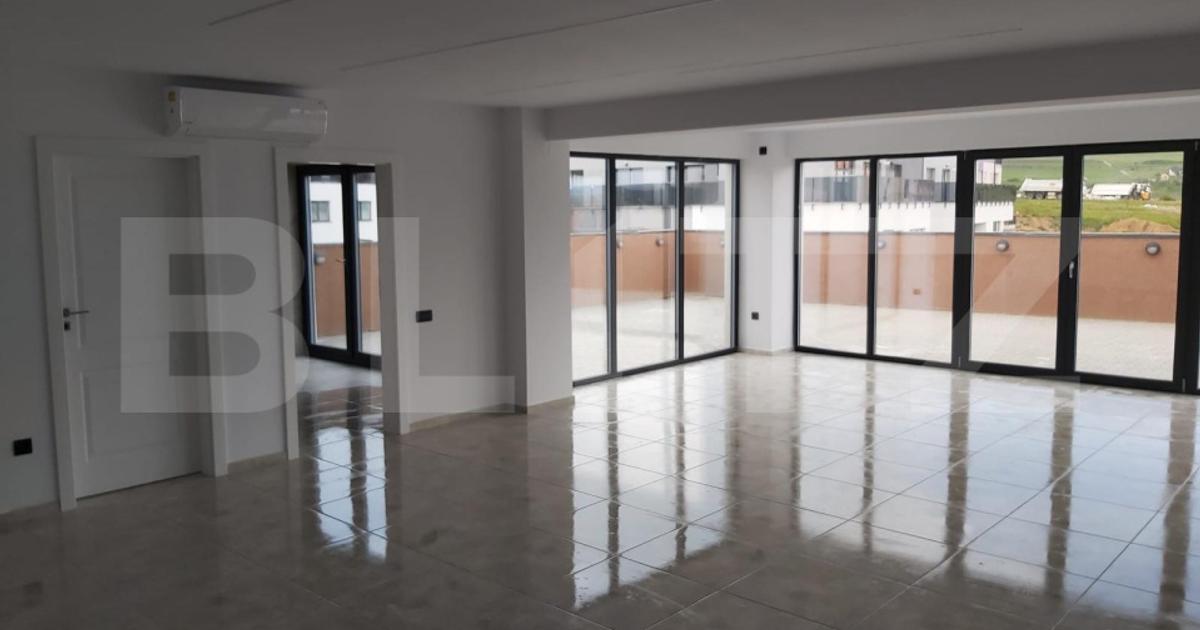 Apartament decomandat cu 4 camere în Baciu