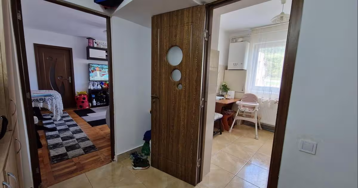 Apartament semidecomandat cu 3 camere în zona Central, Baia Sprie