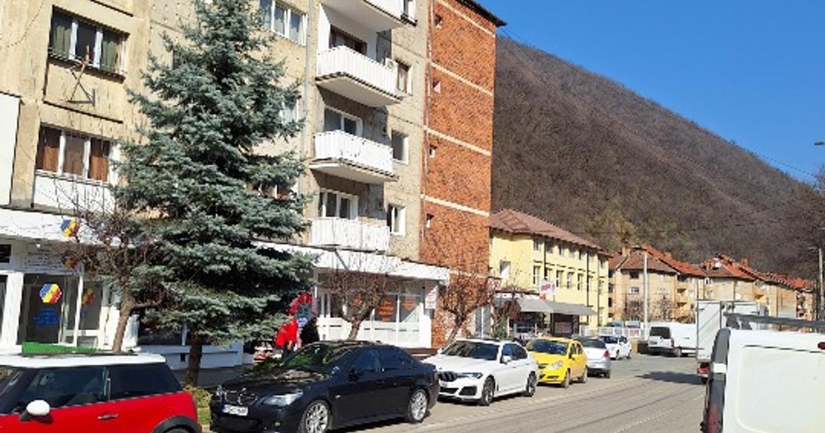 Apartament decomandat cu 4 camere în zona Central, Băile Herculane