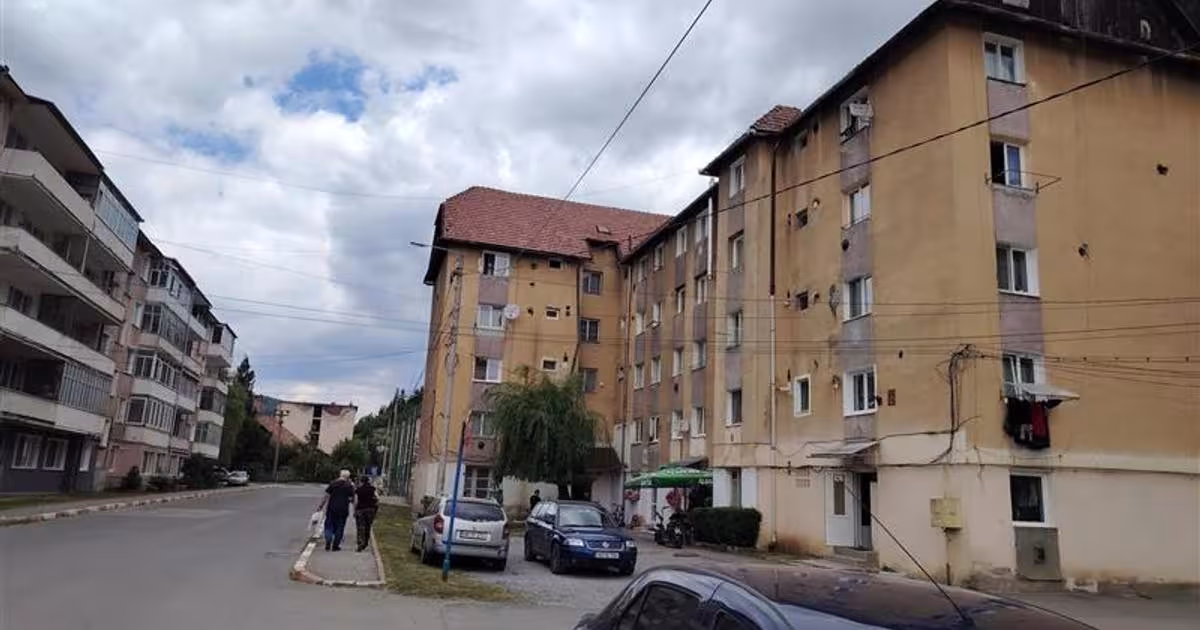 Apartament semidecomandat cu 2 camere în zona Central, Bălan