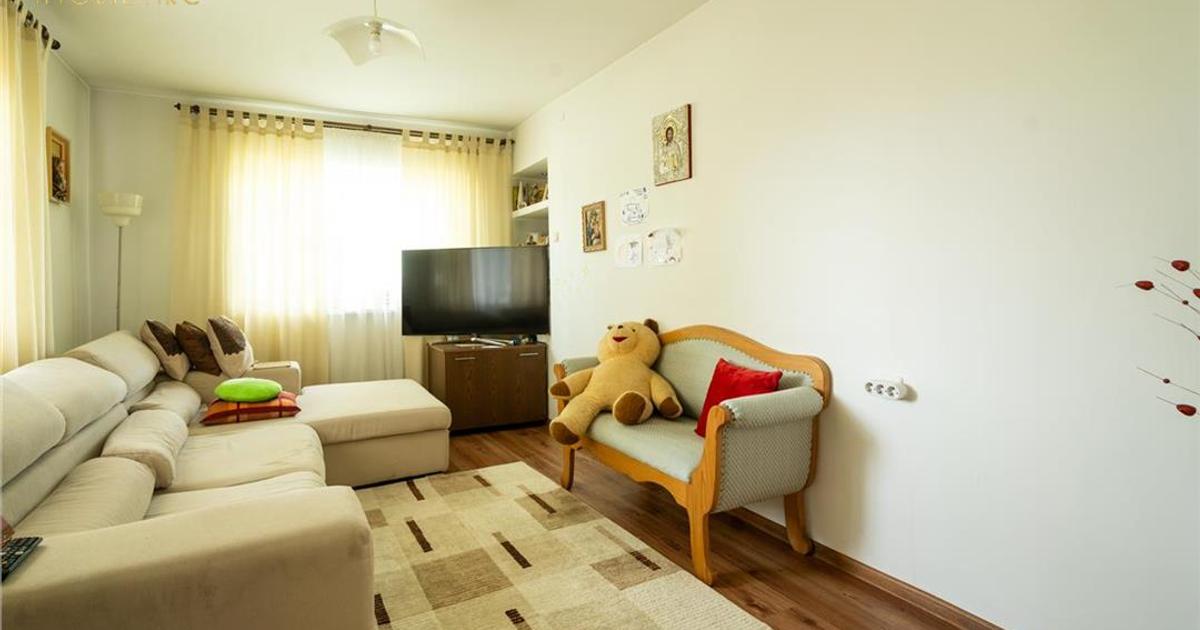 Apartament semidecomandat cu 9 camere în zona Central, Beclean