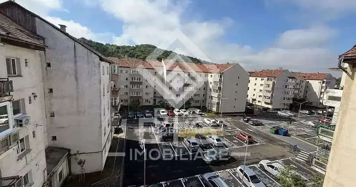 Apartament decomandat cu 3 camere în zona Central, Bistrița