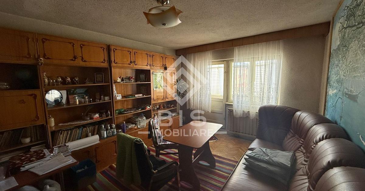 Apartament decomandat cu 3 camere în zona Central, Bistrița