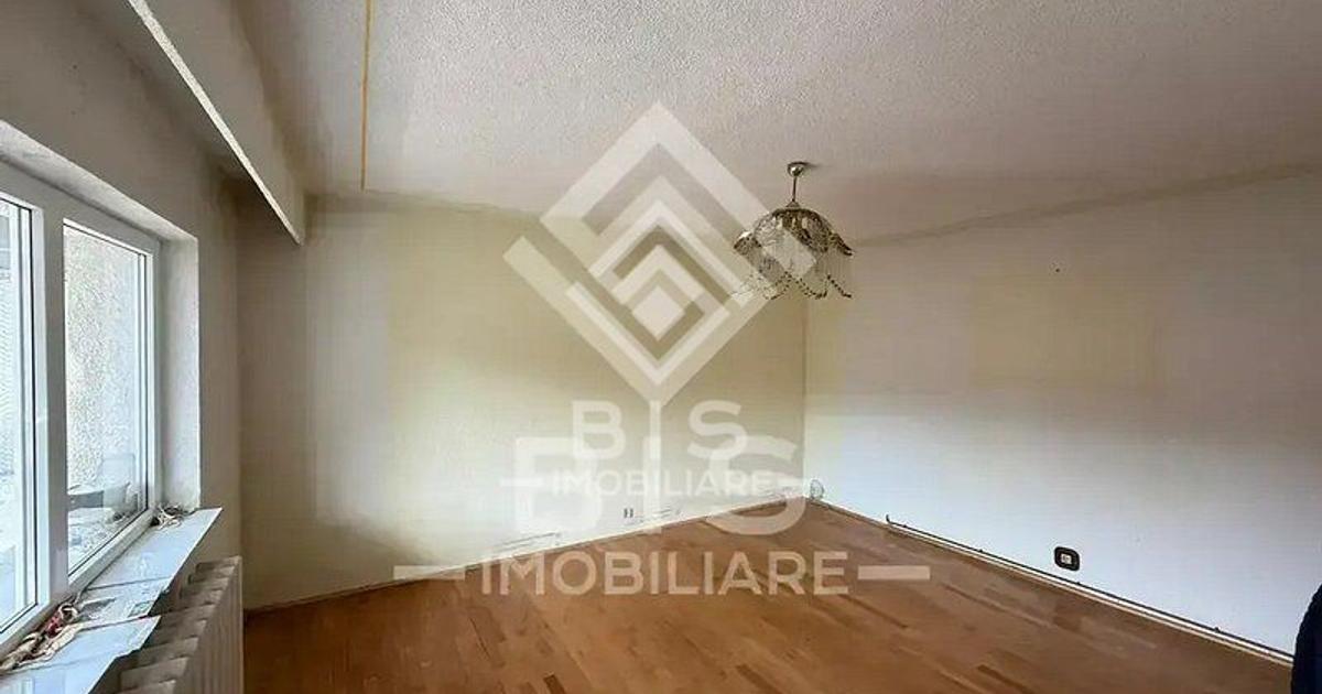 Apartament decomandat cu 3 camere în zona Central, Bistrița