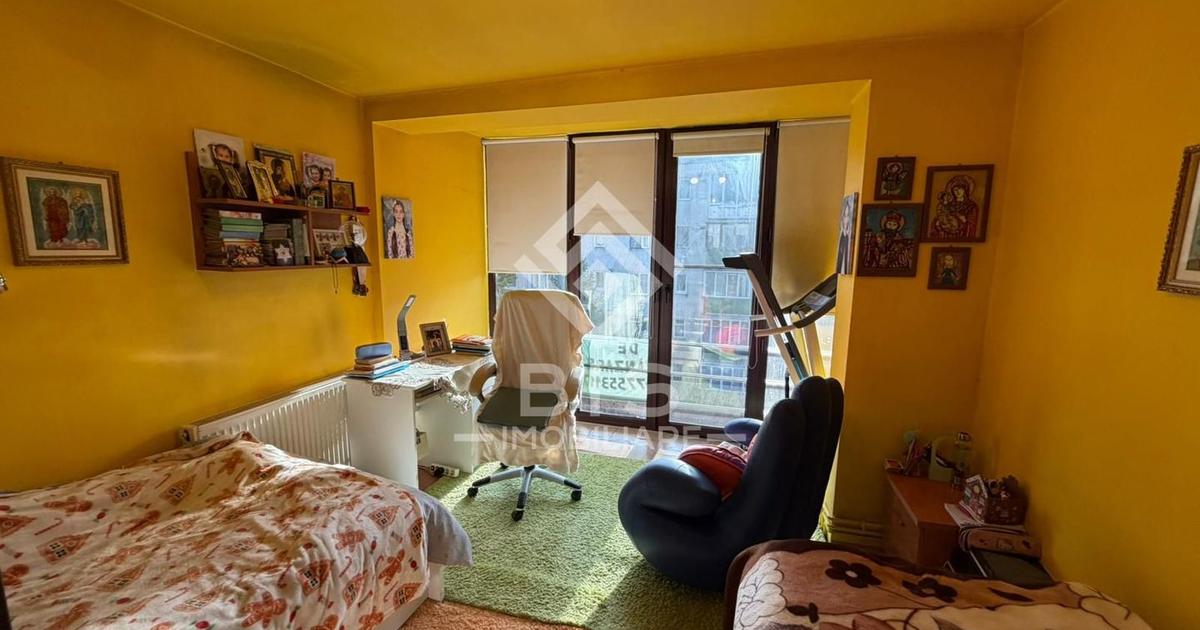 Apartament circular cu 3 camere în zona Central, Bistrița