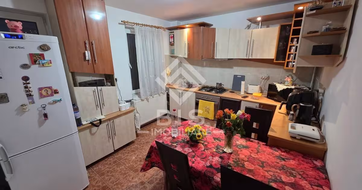 Apartament decomandat cu 3 camere în zona Centura, Bistrița