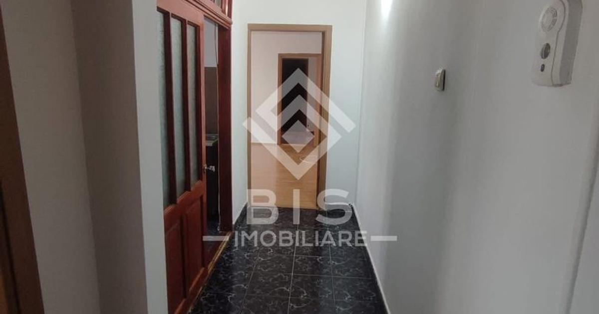 Apartament semidecomandat cu 3 camere în zona Decebal, Bistrița