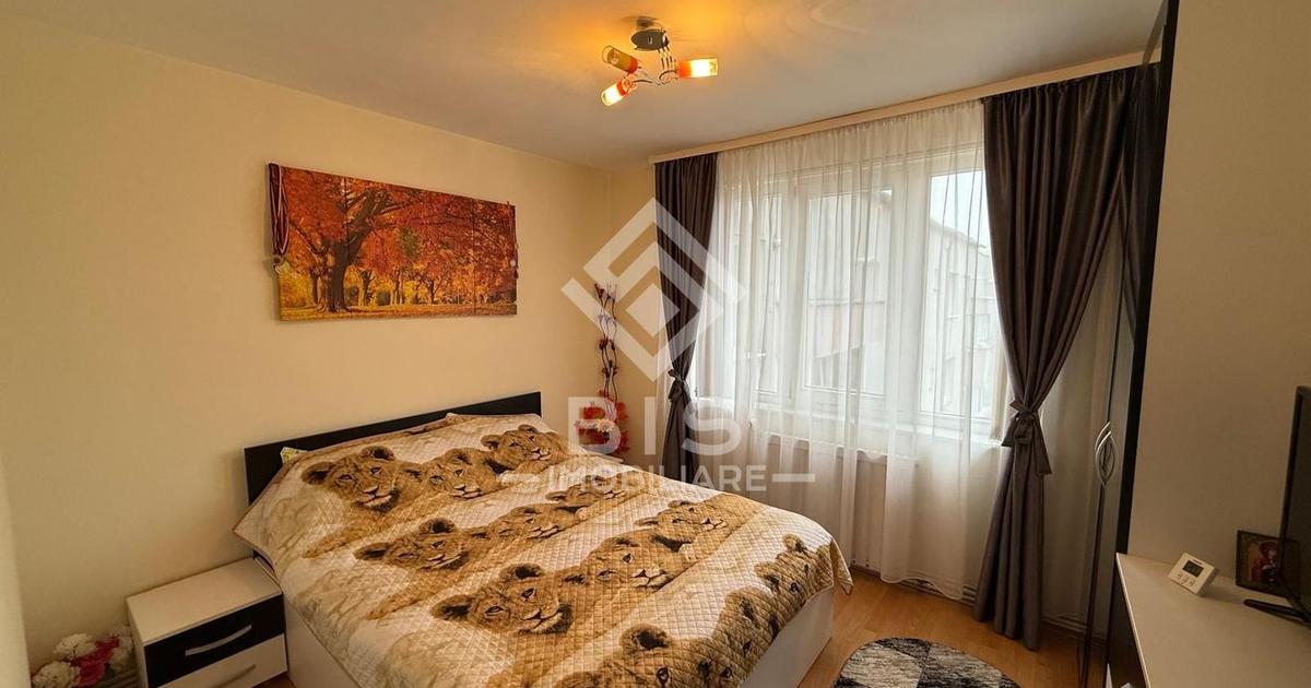 Apartament decomandat cu 3 camere în zona Decebal, Bistrița