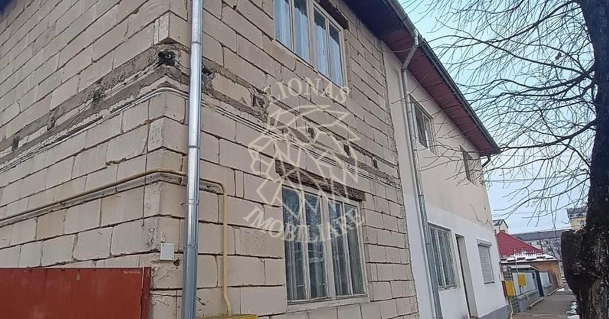 Apartament decomandat cu 5 camere în zona Decebal, Bistrița