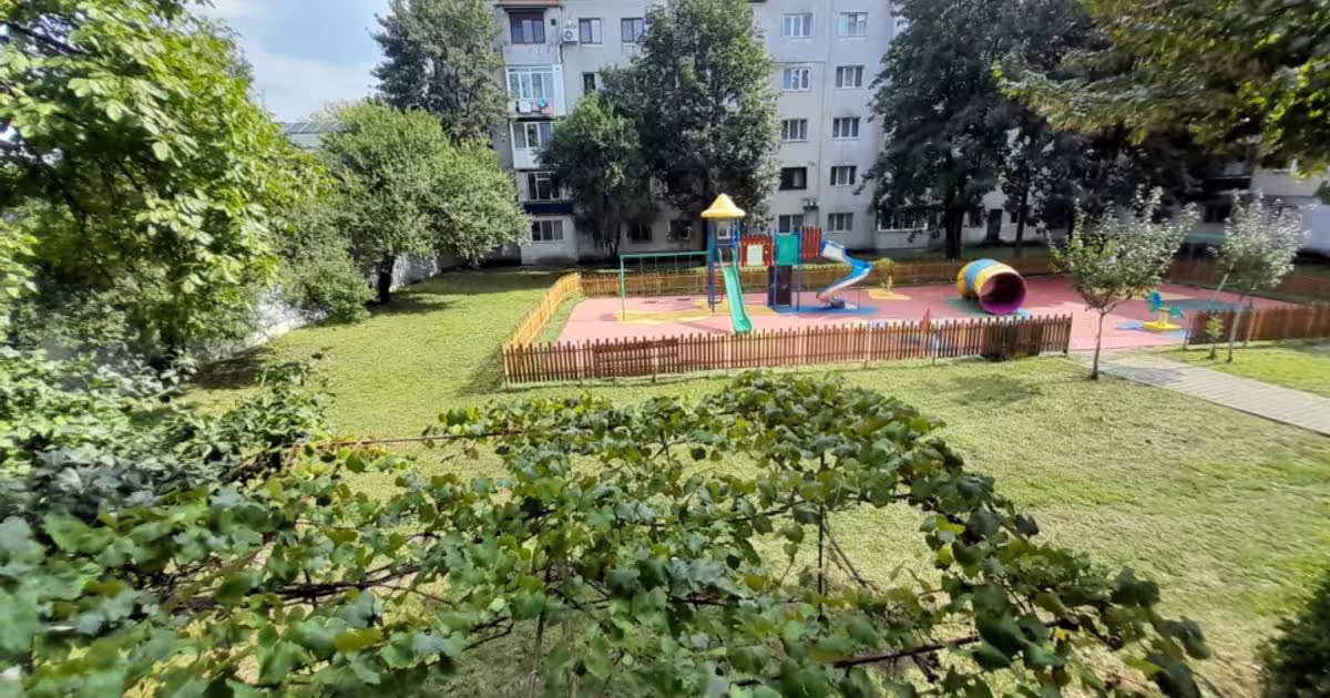 Apartament semidecomandat cu 2 camere în zona Decebal, Bistrița