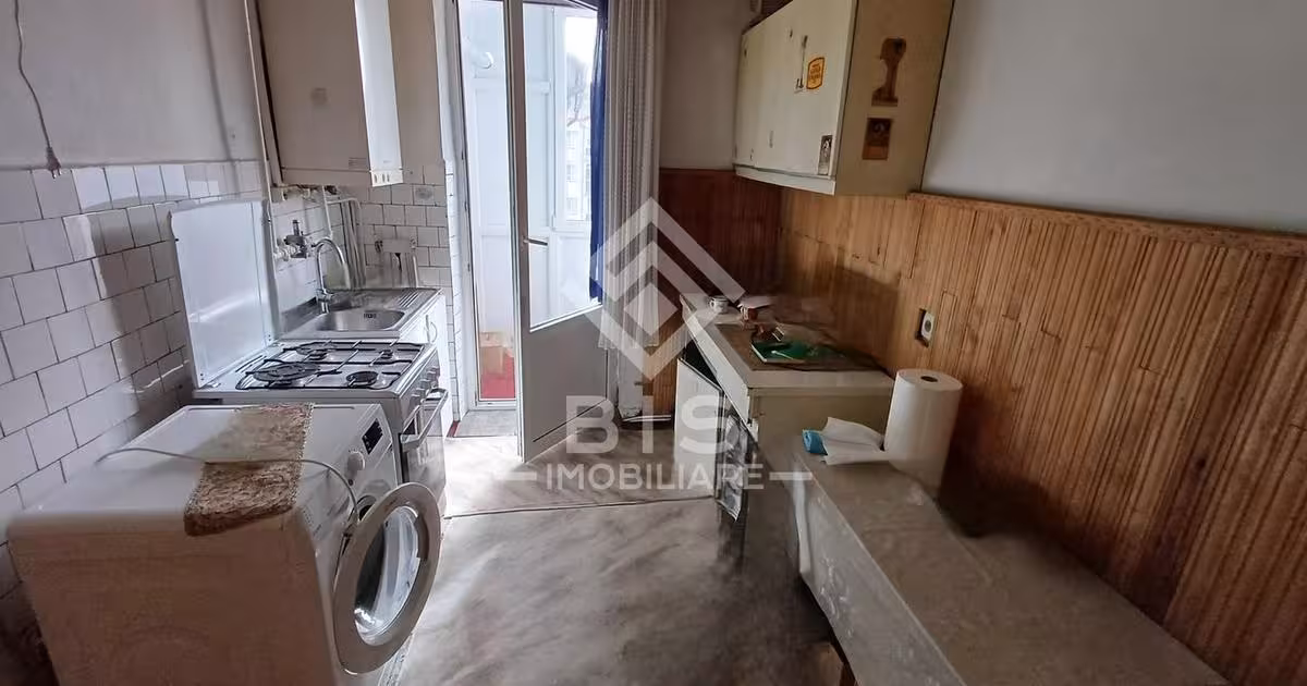 Apartament decomandat cu 3 camere în zona Decebal, Bistrița