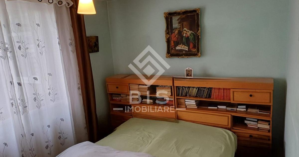 Apartament circular cu 3 camere în zona Decebal, Bistrița