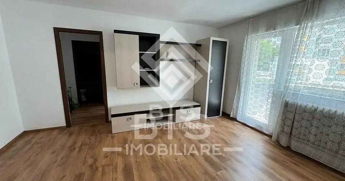 Apartament semidecomandat cu 3 camere în zona Nord, Bistrița